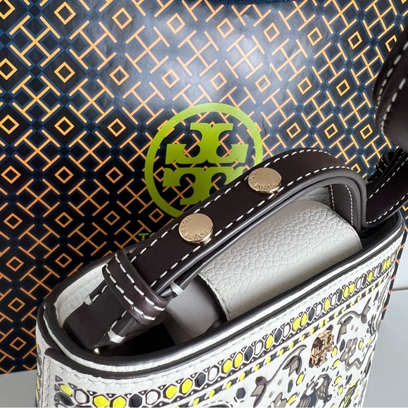 NWT Tory Burch Emerson Small Bucket Bag - Picture 16 of 17